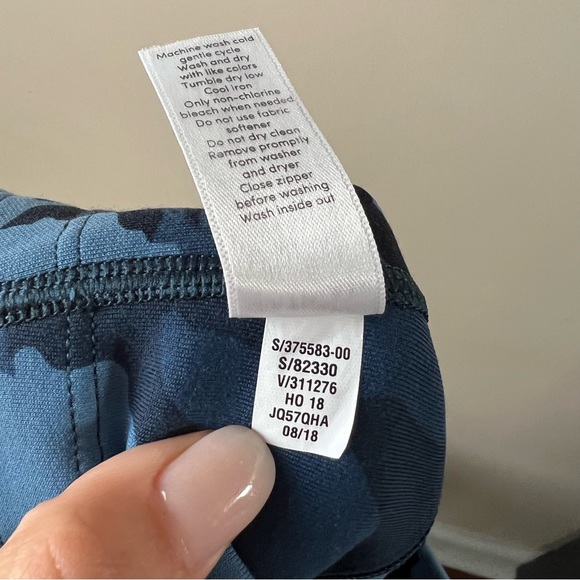 Athleta Blue All In Camo 7/8 Tight Pant - S - Picture 7 of 11